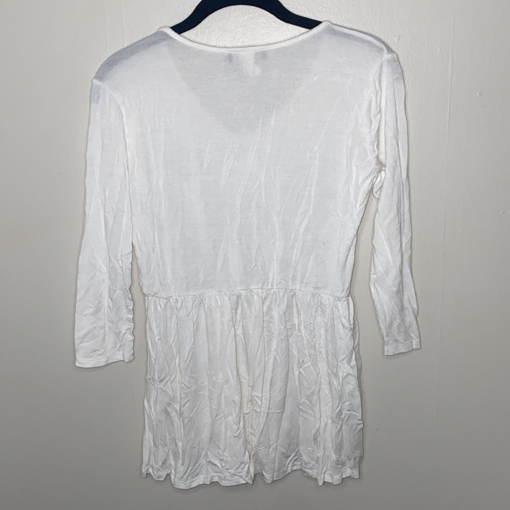 🪿Adorable white flowy Adara shirt! - Picture 6 of 6
